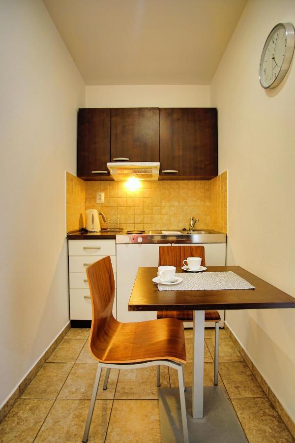 Apartmán Štúdio Lux s terasou Harmony v Thermal Parku Bešeňová s výhľadom na bazény Esterno foto